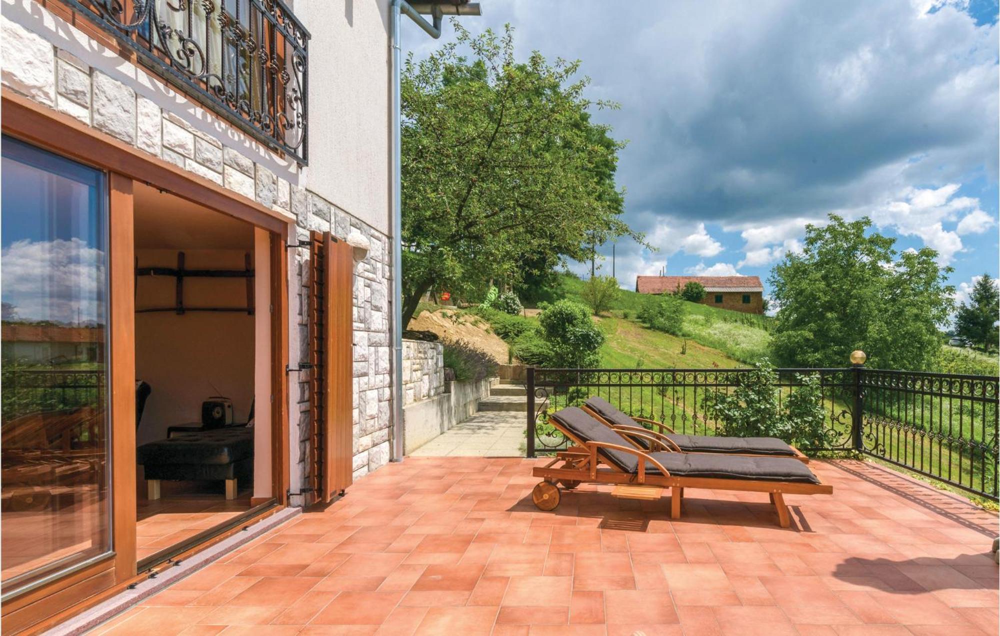 Beautiful Home In Sv,Martin Na Muri With Jacuzzi Светий Мартин-на-Мурі Екстер'єр фото