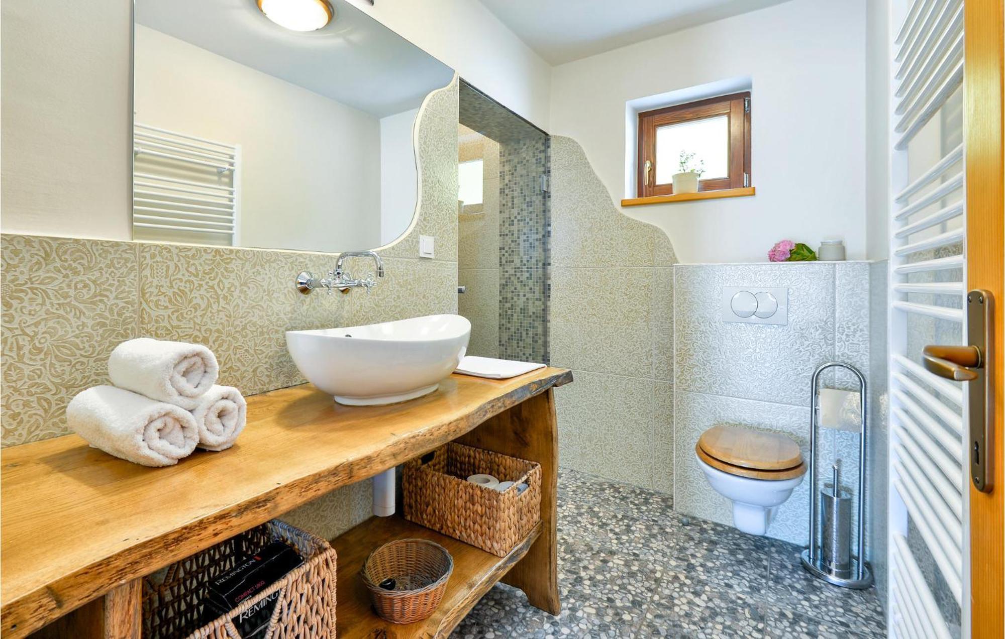 Beautiful Home In Sv,Martin Na Muri With Jacuzzi Светий Мартин-на-Мурі Екстер'єр фото